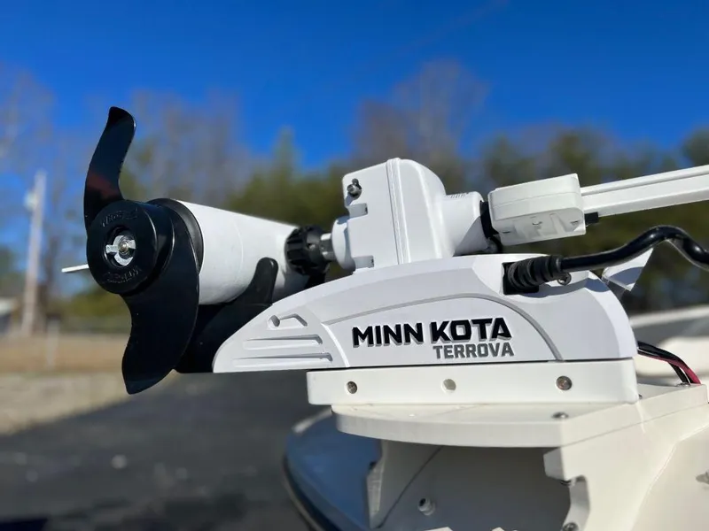 Slide: The Image of Minn Kota Terrova motor on 2019 Bayliner VR6 Bowrider I/O boat. - 5