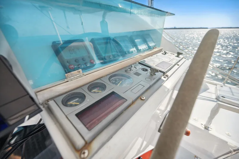 Slide: The Image of Control panel of 1999 Technologie Marine Entincelle 60 yacht with ocean view. - 39