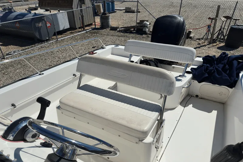 Slide: The Image of Boston Whaler 190 MONTAUK 2017 - 3