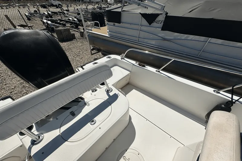 Slide: The Image of Boston Whaler 190 MONTAUK 2017 - 4