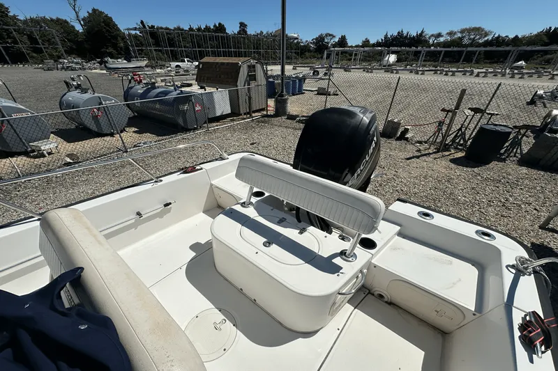 Slide: The Image of Boston Whaler 190 MONTAUK 2017 - 5