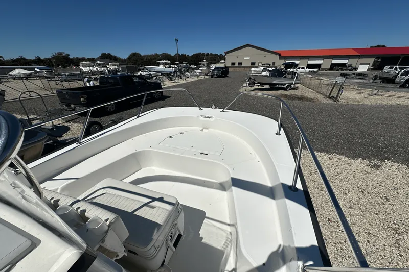 Slide: The Image of Boston Whaler 190 MONTAUK 2017 - 7