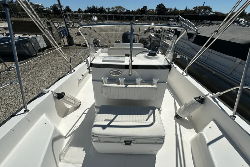 Slide: The Image of Boston Whaler 190 MONTAUK 2017 - 8