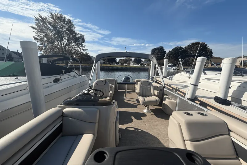 Slide: The Image of Bennington S22 TRITOON 2019 - 18