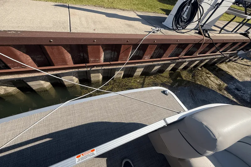 Slide: The Image of Bennington S22 TRITOON 2019 - 19