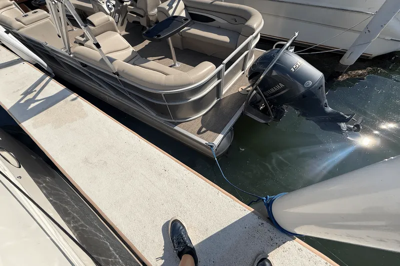 Slide: The Image of Bennington S22 TRITOON 2019 - 2