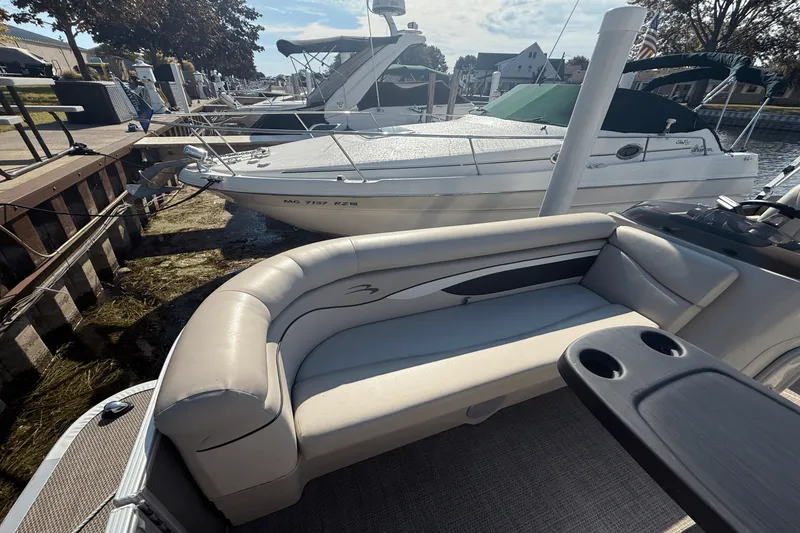 Slide: The Image of Bennington S22 TRITOON 2019 - 20