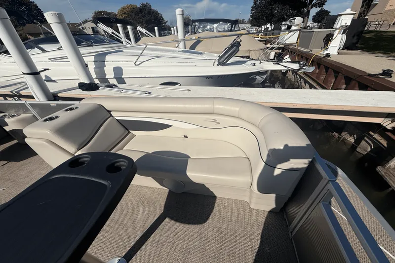 Slide: The Image of Bennington S22 TRITOON 2019 - 22