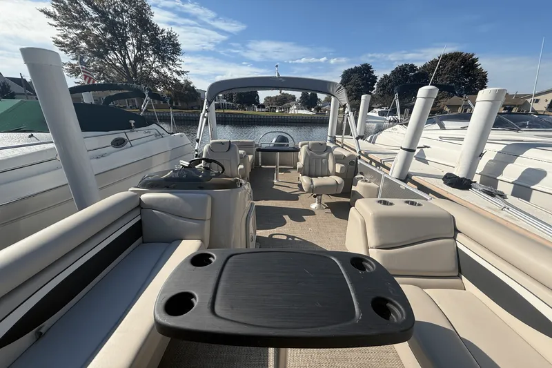 Slide: The Image of Bennington S22 TRITOON 2019 - 23