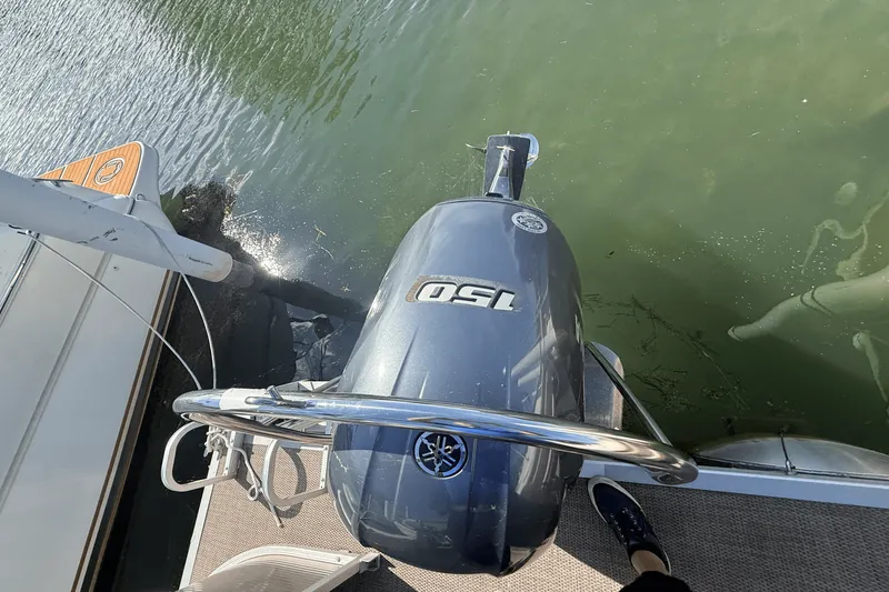 Slide: The Image of Bennington S22 TRITOON 2019 - 5