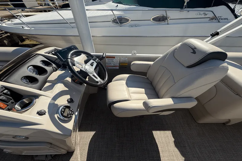 Slide: The Image of Bennington S22 TRITOON 2019 - 7