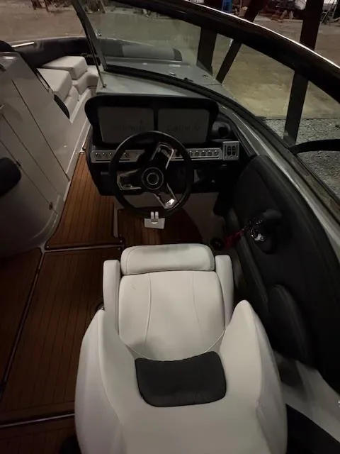 Slide: The Image of Crownline Boats 260 SS 2023 - 4