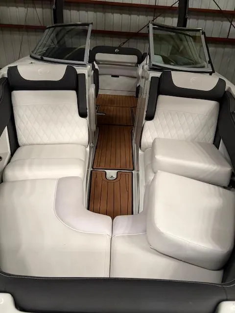 Slide: The Image of Crownline Boats 260 SS 2023 - 1