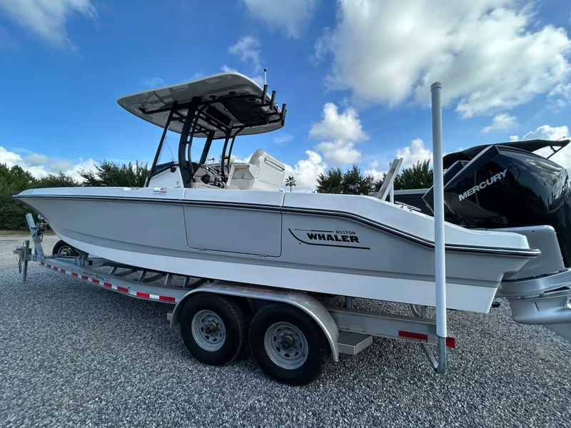 Slide: The Image of Boston Whaler 28 DAUNTLESS 2023 - 4