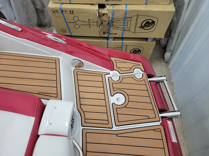 Slide: The Image of Crownline Boats E 255 2023 - 43