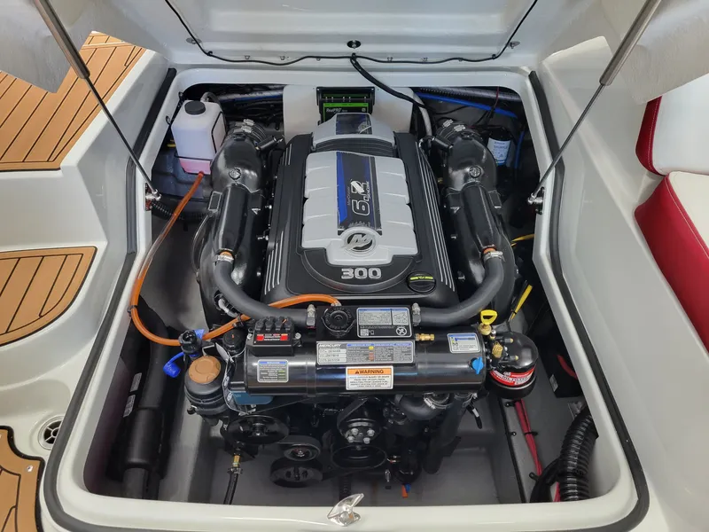 Slide: The Image of Crownline Boats E 255 2023 - 48