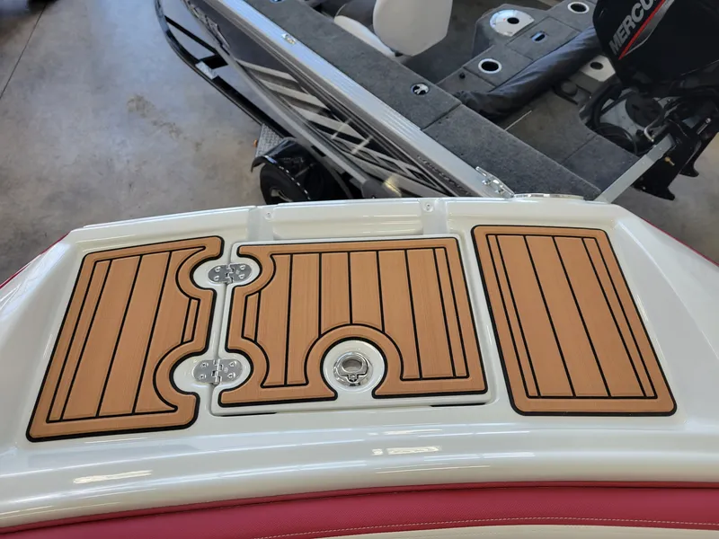 Slide: The Image of Crownline Boats E 255 2023 - 17