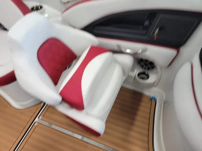 Slide: The Image of Crownline Boats E 255 2023 - 29