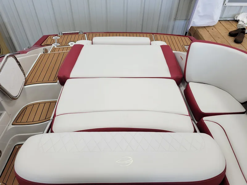 Slide: The Image of Crownline Boats E 255 2023 - 39