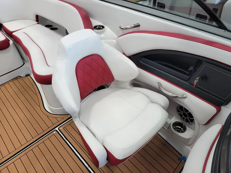 Slide: The Image of Crownline Boats E 255 2023 - 30