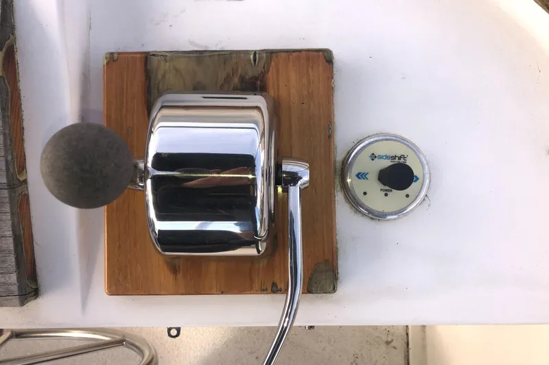 Slide: The Image of Throttle control and gauge on a 1981 Rough Water 37 Sedan boat. - 9