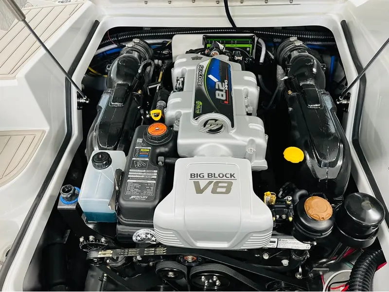 Slide: The Image of Crownline Boats 280SS 2023 - 11