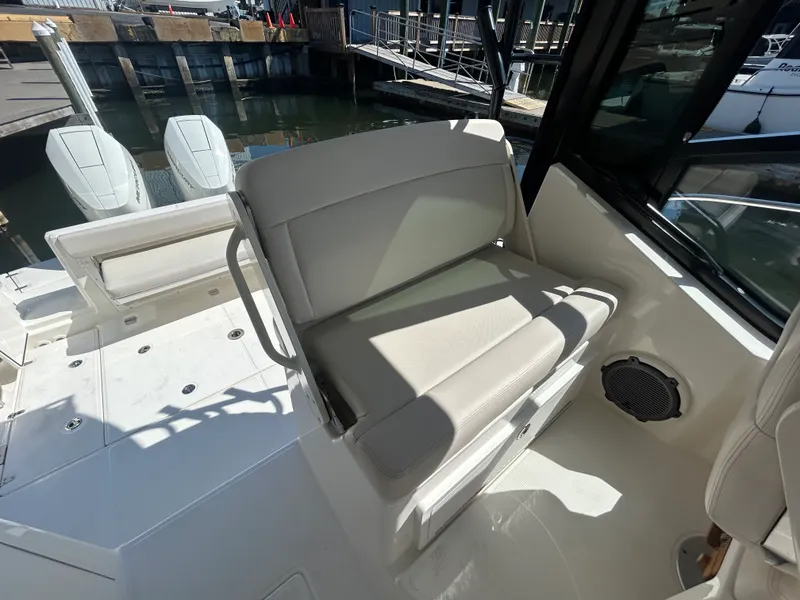 Slide: The Image of Boston Whaler 325 Conquest 2026 - 17