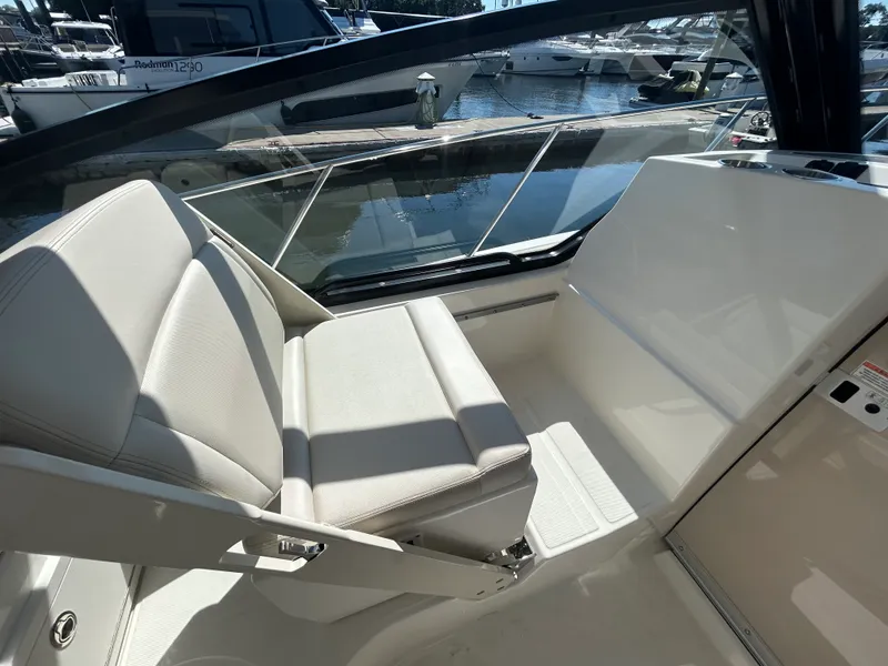 Slide: The Image of Boston Whaler 325 Conquest 2026 - 20