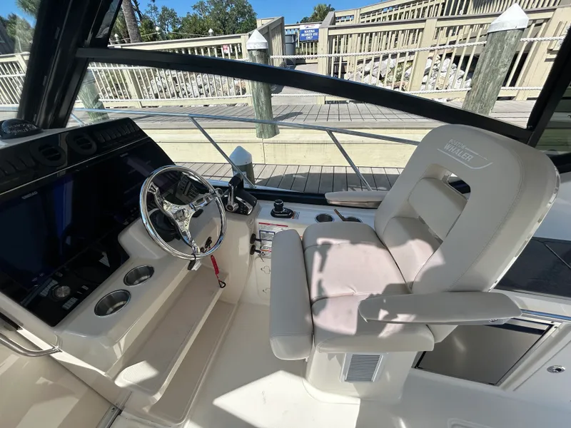 Slide: The Image of Boston Whaler 325 Conquest 2026 - 22