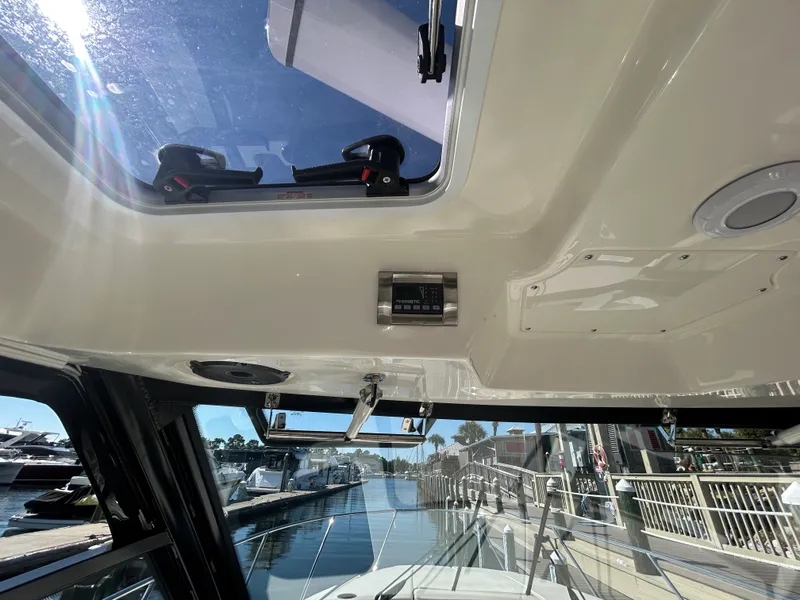 Slide: The Image of Boston Whaler 325 Conquest 2026 - 25