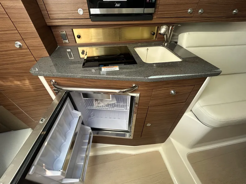 Slide: The Image of Boston Whaler 325 Conquest 2026 - 28