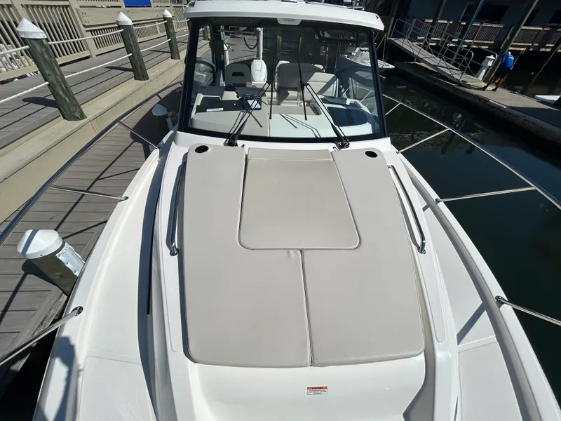 Slide: The Image of Boston Whaler 325 Conquest 2026 - 38