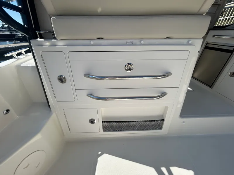 Slide: The Image of Boston Whaler 325 Conquest 2026 - 9