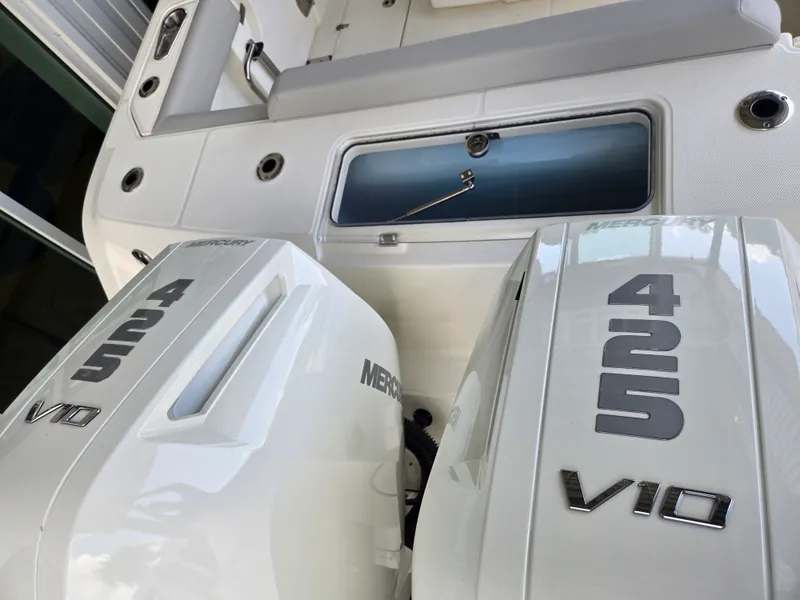 Slide: The Image of Boston Whaler 330 Outrage 2027 - 3