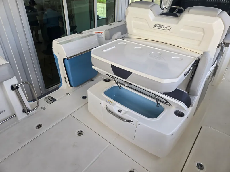 Slide: The Image of Boston Whaler 330 Outrage 2027 - 8