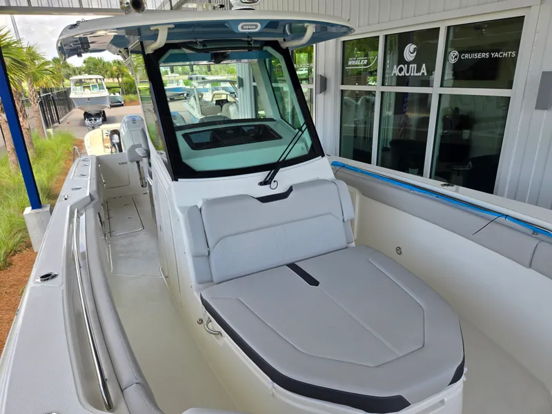Slide: The Image of Boston Whaler 330 Outrage 2027 - 18