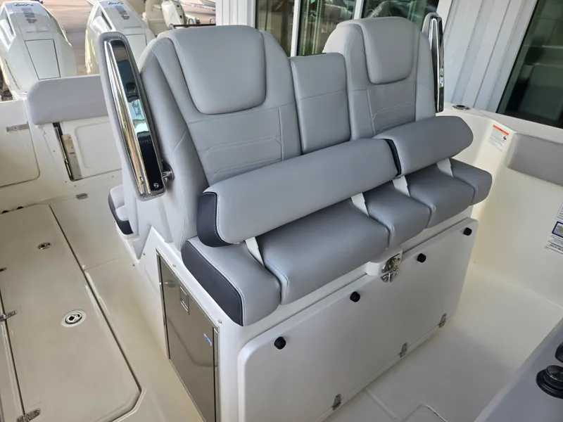 Slide: The Image of Boston Whaler 330 Outrage 2027 - 12