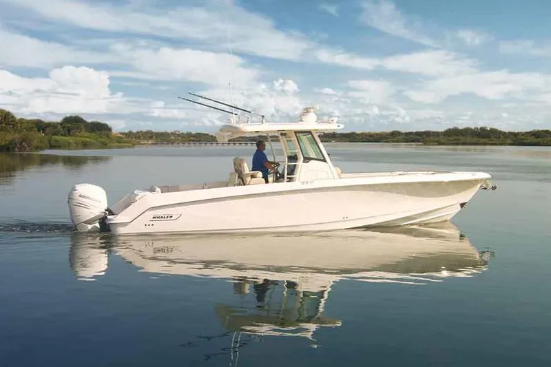 Slide: The Image of Boston Whaler 33OUT 2027 - 7