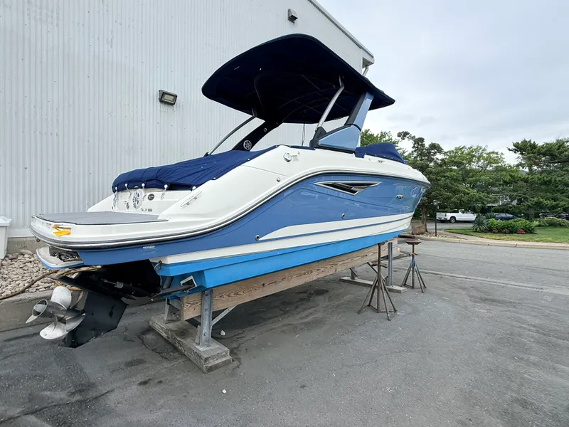 Slide: The Image of Sea Ray 250 SLX 2020 - 2