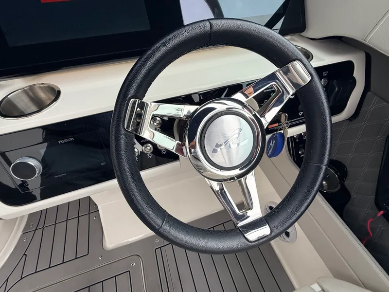Slide: The Image of Sea Ray 250 SLX 2020 - 15