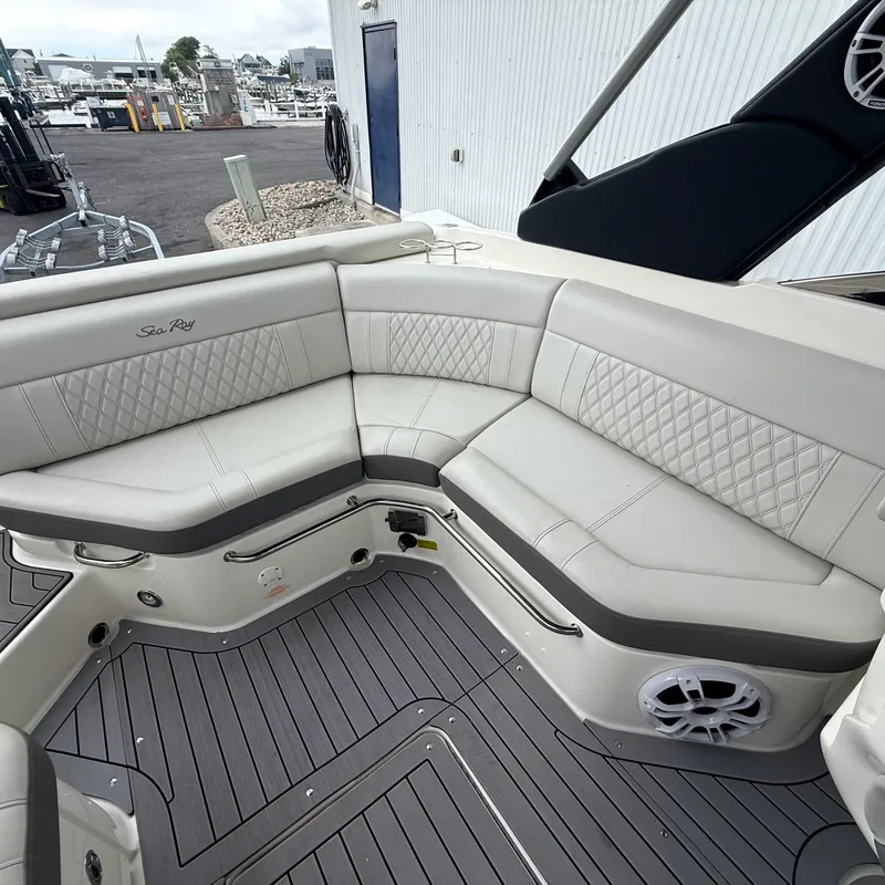 Slide: The Image of Sea Ray 250 SLX 2020 - 8