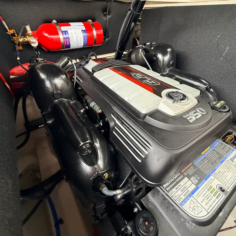 Slide: The Image of Sea Ray 250 SLX 2020 - 26