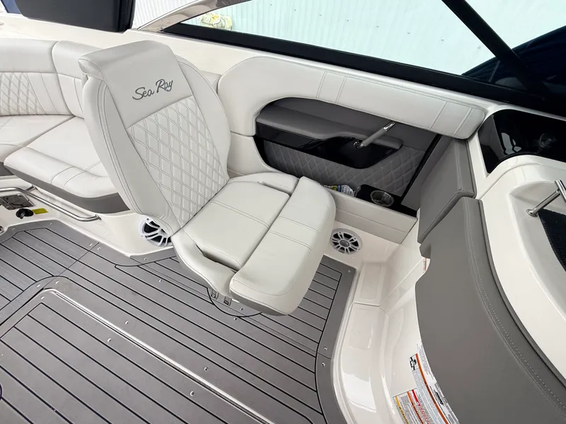 Slide: The Image of Sea Ray 250 SLX 2020 - 10
