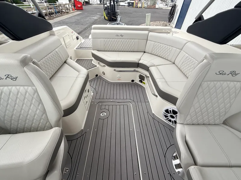Slide: The Image of Sea Ray 250 SLX 2020 - 9