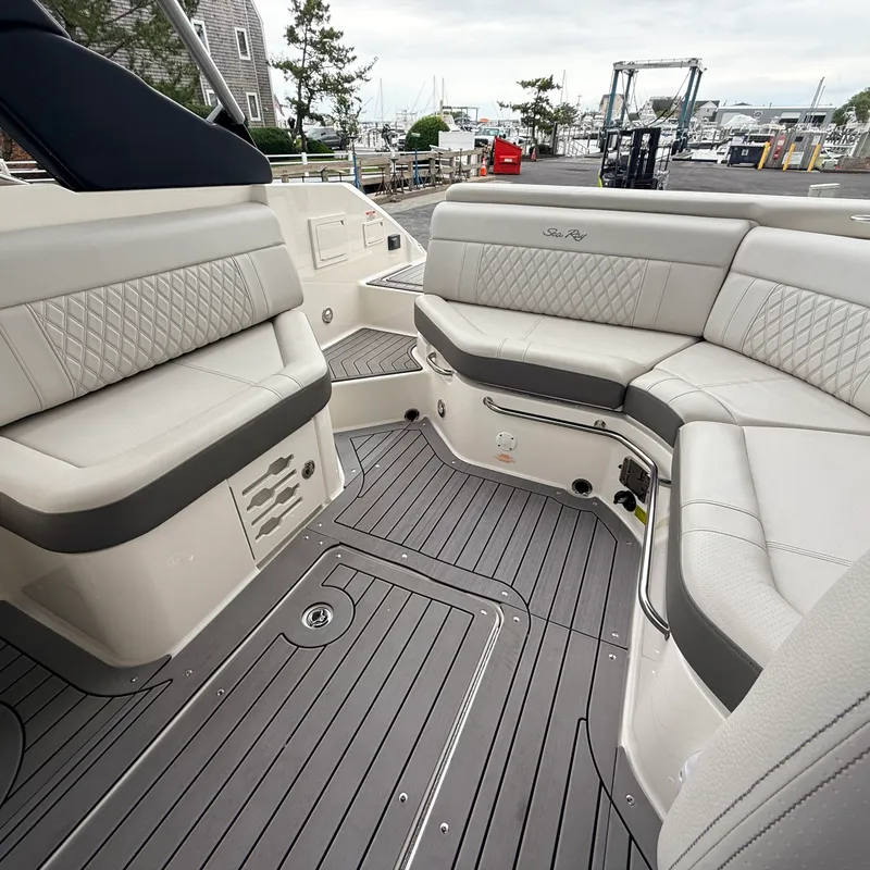 Slide: The Image of Sea Ray 250 SLX 2020 - 7