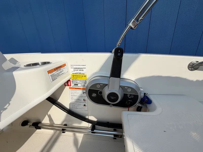 Slide: The Image of Boston Whaler 160 Super Sport 2027 - 10