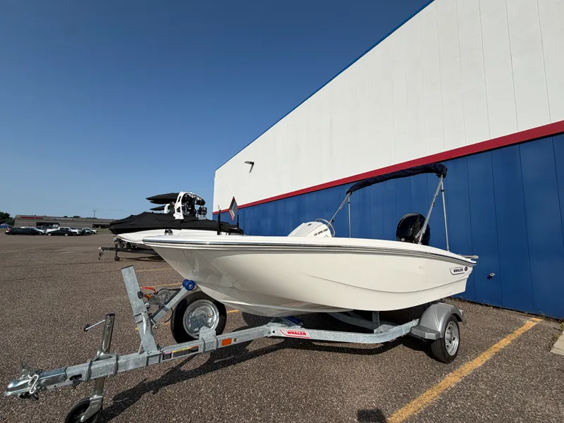 Slide: The Image of Boston Whaler 130 Super Sport 2027 - 3