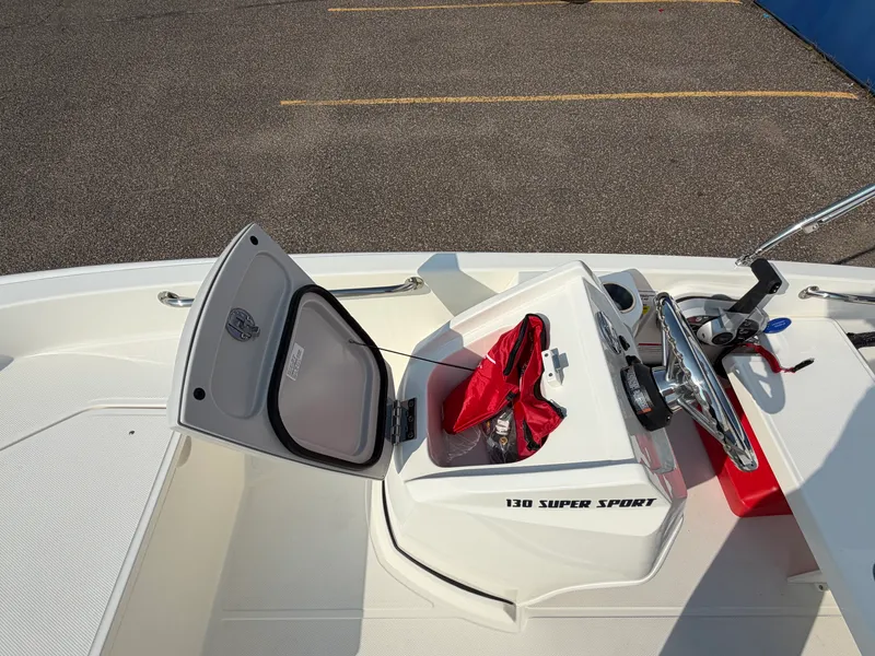 Slide: The Image of Boston Whaler 130 Super Sport 2027 - 13