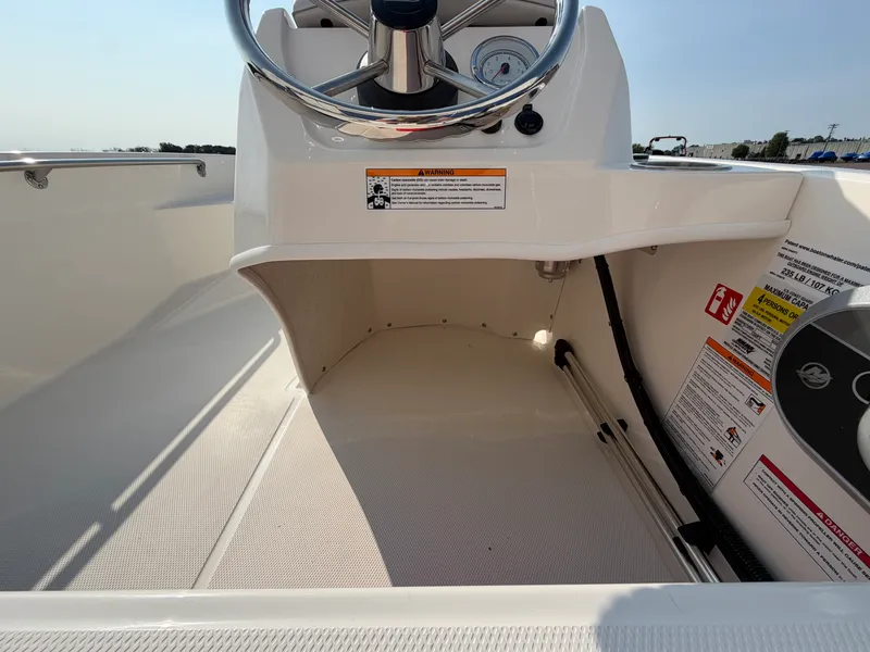 Slide: The Image of Boston Whaler 130 Super Sport 2027 - 11