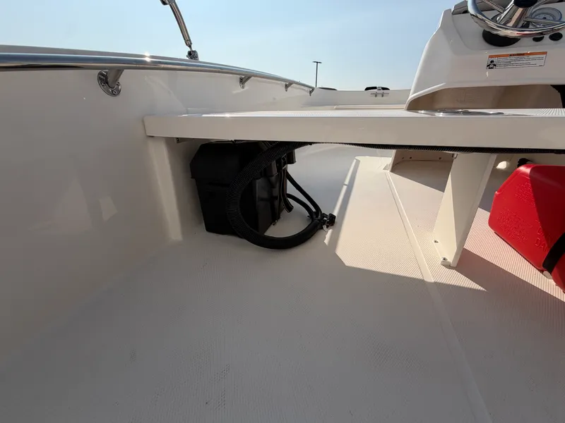 Slide: The Image of Boston Whaler 130 Super Sport 2027 - 7